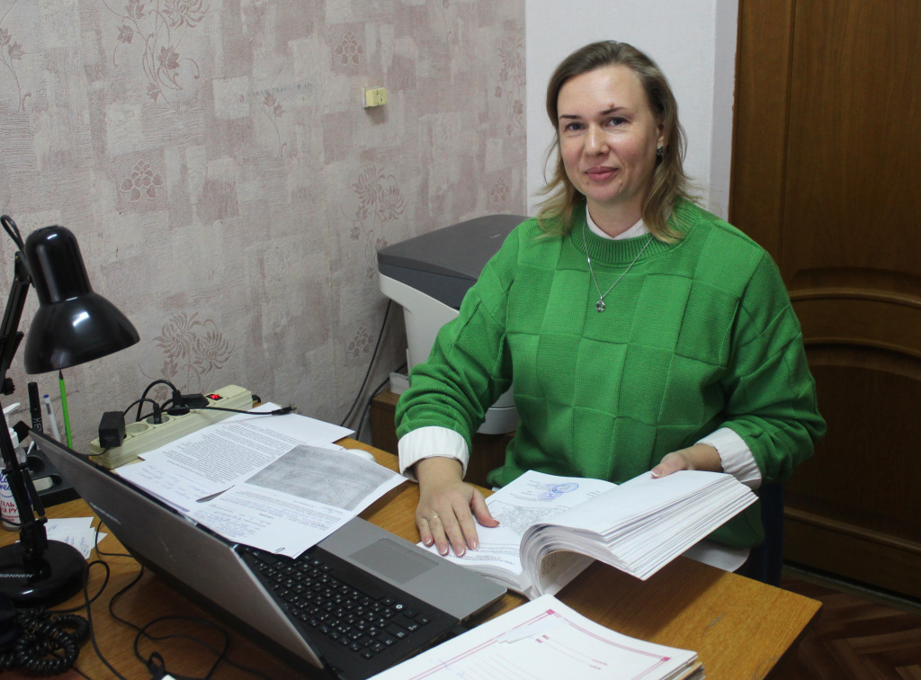 Алексейчук Ю.В.-ведущий специалист.JPG