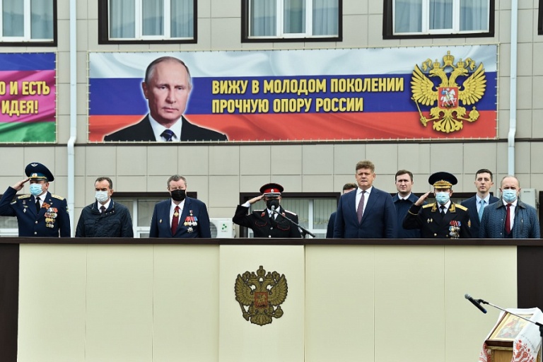 Ейскому казачьему кадетскому корпусу вручено переходящее знамя Президента России